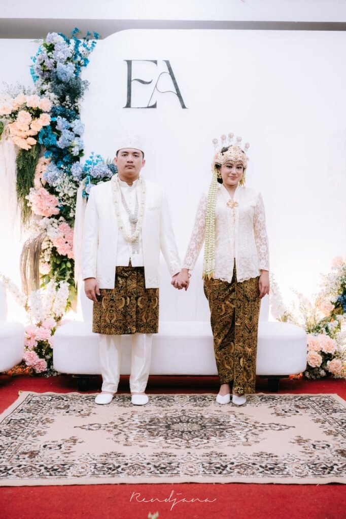 Contoh model dari tempat sewa kebaya akad Bandung, Makaffah Bridal.