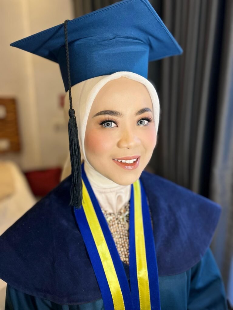 Hasil make up wisuda bandung murah yang natural dan flawless dari Makaffah Salon and Bridal.