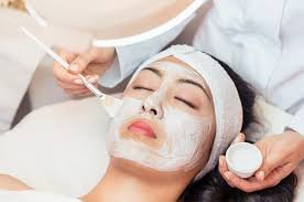 Suasana facial murah dan nyaman di Bandung di Makaffah Salon yang privat.
