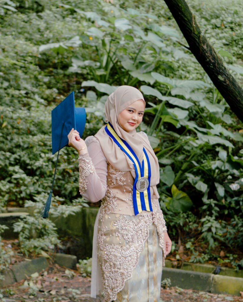 Kebaya lamaran mewah hasil jahitan Makaffah Signature di Cimahi.